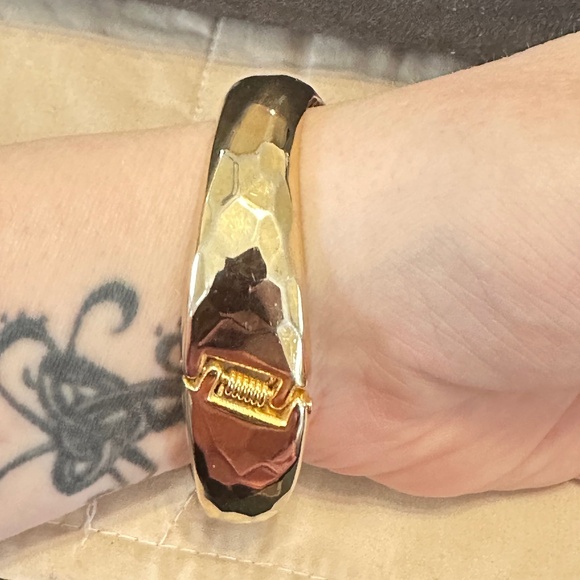 Gold Tone, Hinged Bangle Bracelet, Faceted Bypass Design. Vintage. - Picture 3 of 7